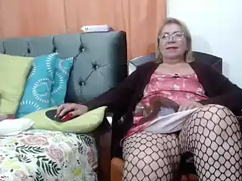 Snapshot of VivianamMilf chatting on December 15, 2024, 9:20 pm VivianamMilf online show from December 15, 2024, 9:20 pm
