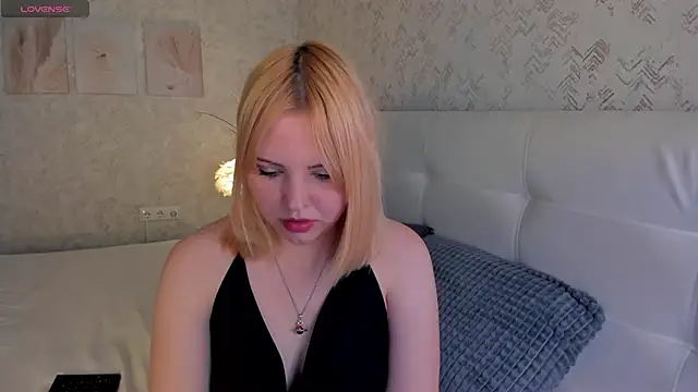 Stacy Luv online show from November 18, 2025, 9:14 am