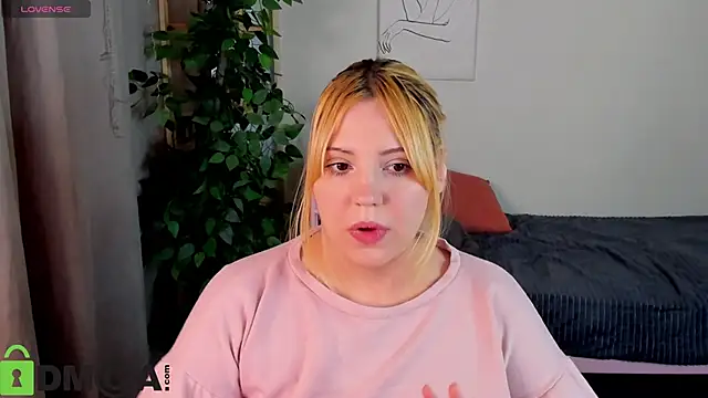 Stacy Luv online show from December 5, 2025, 9:07 am