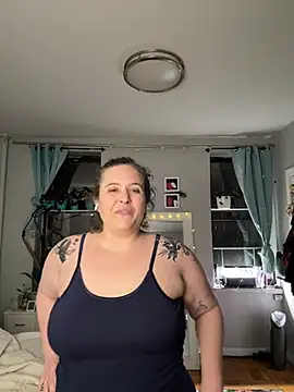 Snapshot of sylviahhh chatting on April 15, 2026, 12:50 am sylviahhh online show from April 15, 2026, 12:50 am