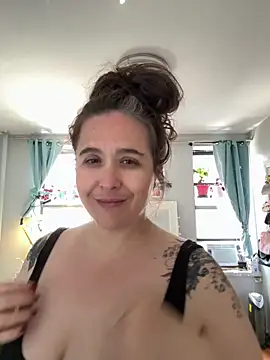 Snapshot of sylviahhh chatting on May 22, 2026, 3:06 pm sylviahhh online show from May 22, 2026, 3:06 pm