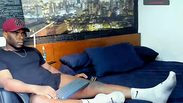 thomas santtos1 online show from February 25, 2025, 9:02 pm