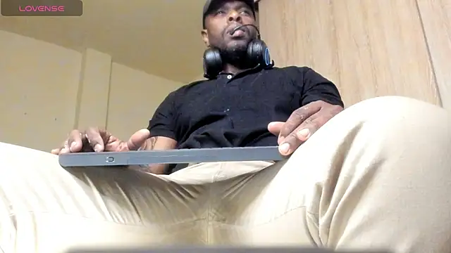 thomas santtos1 online show from August 3, 2026, 12:43 pm