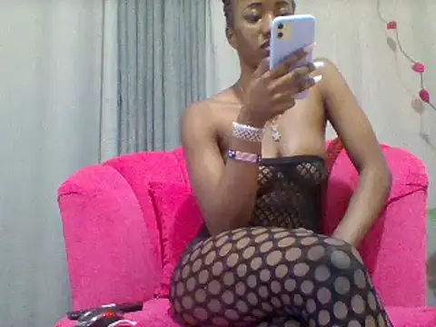 Snapshot of Queeen_model chatting on January 22, 2025, 12:06 pm Queeen model online show from January 22, 2025, 12:06 pm