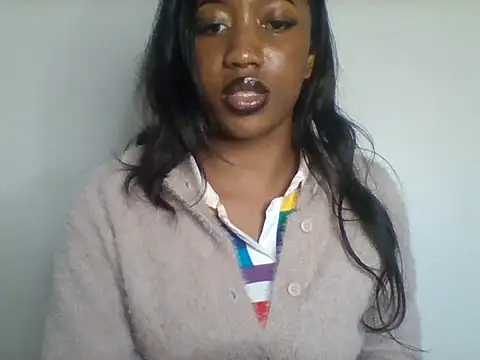 Snapshot of Queeen_model chatting on July 6, 2026, 8:55 pm Queeen model online show from July 6, 2026, 8:55 pm
