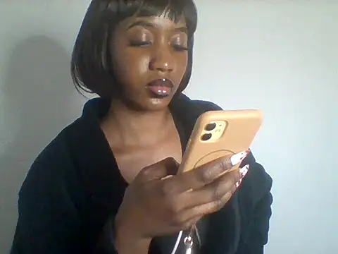 Snapshot of Queeen_model chatting on July 9, 2026, 11:20 pm Queeen model online show from July 9, 2026, 11:20 pm