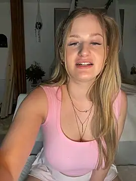 Snapshot of Busty-Ellie chatting on December 29, 2024, 4:51 pm Busty-Ellie online show from December 29, 2024, 4:51 pm