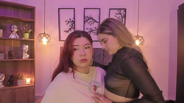 Snapshot of Andy_and_emma chatting on December 22, 2024, 12:16 pm Andy and emma online show from December 22, 2024, 12:16 pm