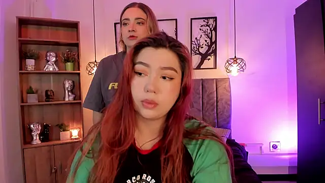 Snapshot of Andy_and_emma chatting on January 8, 2025, 12:37 pm Andy and emma online show from January 8, 2025, 12:37 pm