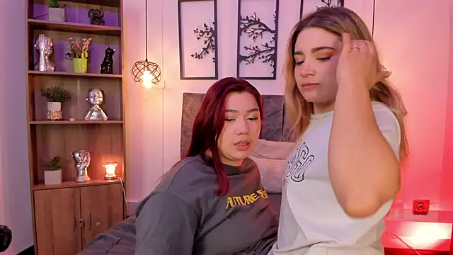 Snapshot of Andy_and_emma chatting on January 20, 2025, 12:49 pm Andy and emma online show from January 20, 2025, 12:49 pm