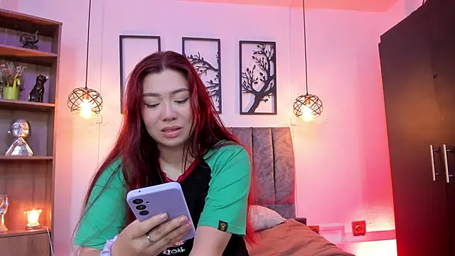 Snapshot of Andy_and_emma chatting on January 21, 2025, 2:37 pm Andy and emma online show from January 21, 2025, 2:37 pm