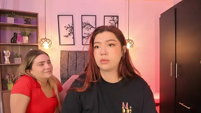 Snapshot of Andy_and_emma chatting on February 16, 2025, 12:43 pm Andy and emma online show from February 16, 2025, 12:43 pm