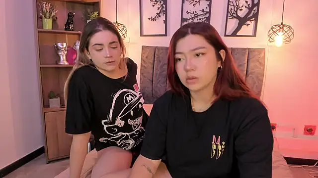 Snapshot of Andy_and_emma chatting on February 25, 2025, 12:45 pm Andy and emma online show from February 25, 2025, 12:45 pm