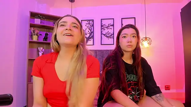 Snapshot of Andy_and_emma chatting on March 21, 2025, 12:50 pm Andy and emma online show from March 21, 2025, 12:50 pm