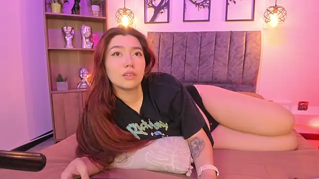 Snapshot of Andy_and_emma chatting on March 22, 2025, 3:42 pm Andy and emma online show from March 22, 2025, 3:42 pm