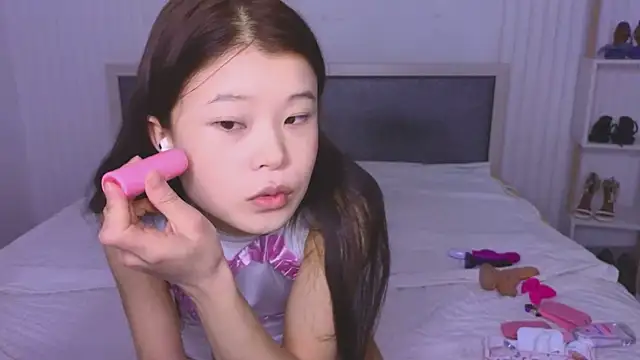 Tina Kim  online show from January 22, 2025, 4:34 am