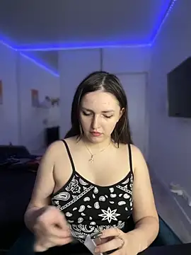 HoneySweetBee online show from November 21, 2025, 11:36 pm