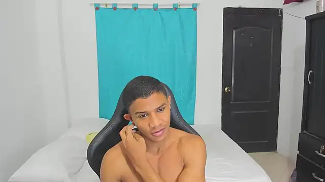 Snapshot of corzoethan chatting on September 14, 2025, 11:15 pm corzoethan online show from September 14, 2025, 11:15 pm