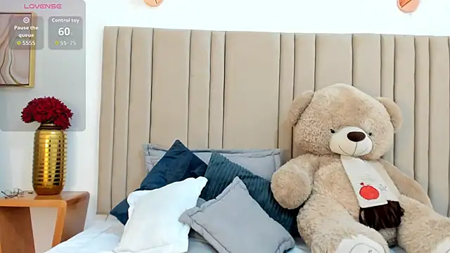 Snapshot of izadii chatting on October 25, 2025, 6:35 pm izadii online show from October 25, 2025, 6:35 pm