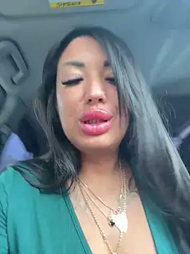 Snapshot of RuslanaXX chatting on May 10, 2026, 7:35 am RuslanaXX online show from May 10, 2026, 7:35 am