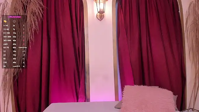 lexiethompson  online show from November 5, 2025, 12:05 pm