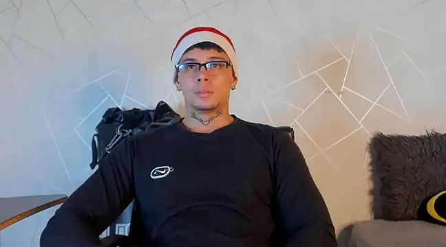 Snapshot of NoahhBrown chatting on December 24, 2024, 3:38 am NoahhBrown online show from December 24, 2024, 3:38 am