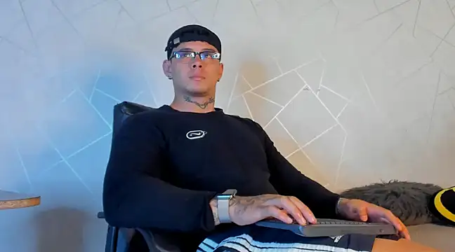 Snapshot of NoahhBrown chatting on January 10, 2025, 3:29 am NoahhBrown online show from January 10, 2025, 3:29 am