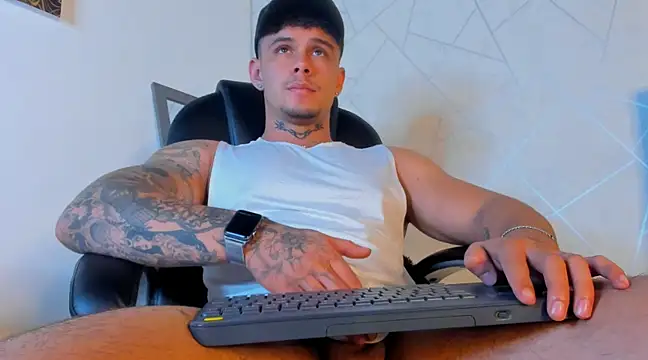 Snapshot of NoahhBrown chatting on March 3, 2025, 7:10 am NoahhBrown online show from March 3, 2025, 7:10 am