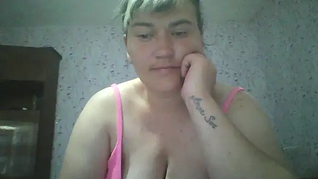HollyLaBerry online show from June 28, 2026, 6:52 am