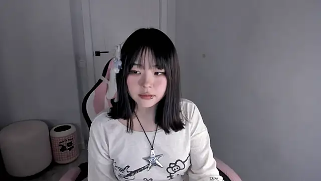 hee young11 online show from November 26, 2025, 8:21 pm