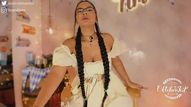 Snapshot of Nicolemorelli2 chatting on October 3, 2025, 12:46 pm Nicolemorelli2 online show from October 3, 2025, 12:46 pm