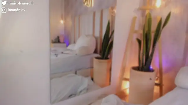 Nicolemorelli2 online show from November 23, 2025, 4:18 pm