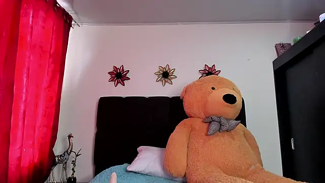 Snapshot of VIOLETMIILLER chatting on December 18, 2024, 4:28 pm VIOLETMIILLER online show from December 18, 2024, 4:28 pm