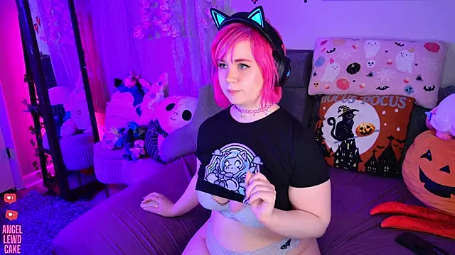 Angel-Lewd-Cake online show from May 8, 2026, 7:52 pm