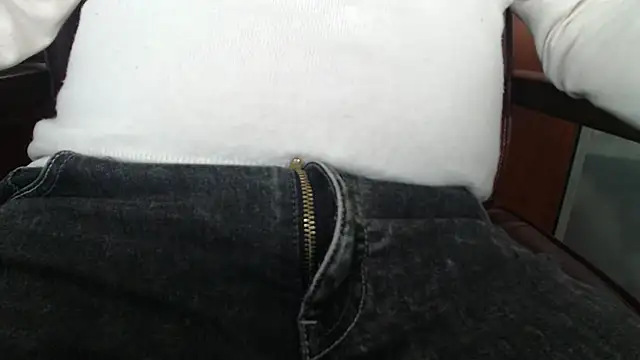 smoothandtiny online show from January 9, 2025, 4:39 pm