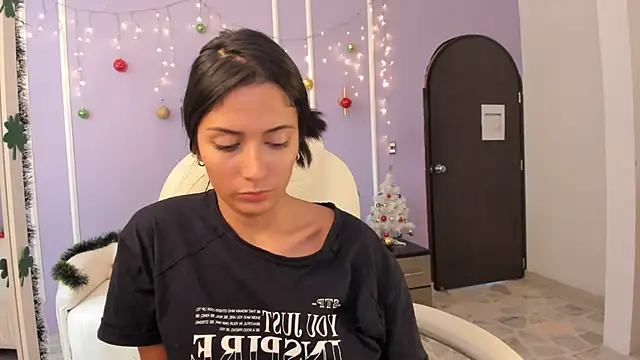 Snapshot of your_khloe chatting on December 11, 2024, 5:59 pm your khloe online show from December 11, 2024, 5:59 pm