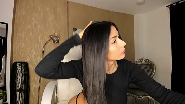 Snapshot of your_khloe chatting on December 13, 2024, 1:33 pm your khloe online show from December 13, 2024, 1:33 pm