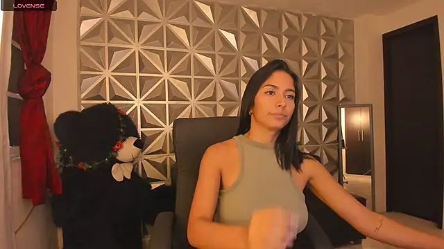 Snapshot of your_khloe chatting on December 31, 2024, 1:41 pm your khloe online show from December 31, 2024, 1:41 pm