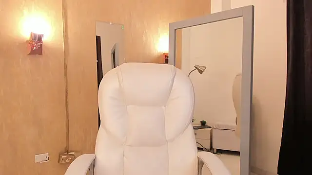 Snapshot of your_khloe chatting on February 12, 2025, 5:05 pm your khloe online show from February 12, 2025, 5:05 pm