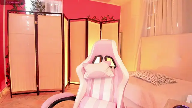 Snapshot of your_khloe chatting on October 1, 2025, 1:28 pm your khloe online show from October 1, 2025, 1:28 pm