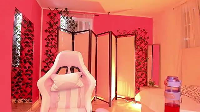 Snapshot of your_khloe chatting on October 3, 2025, 12:57 pm your khloe online show from October 3, 2025, 12:57 pm