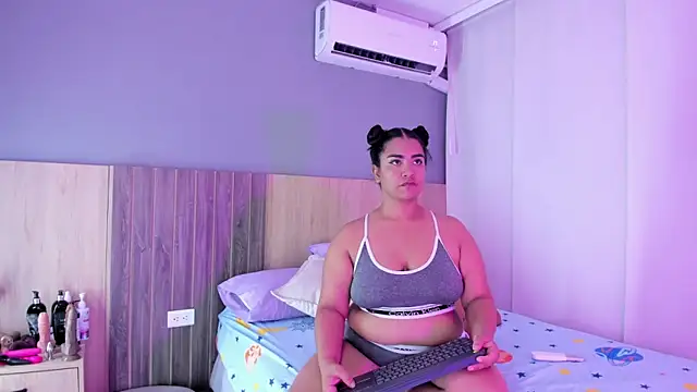 hannnasmith online show from September 23, 2025, 3:20 am