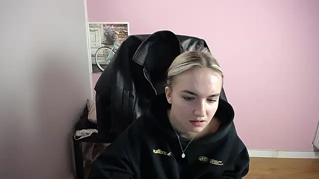 viktoria lovely online show from March 6, 2026, 9:17 am