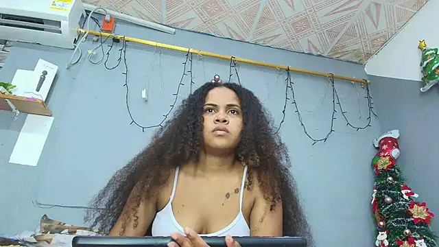 makena18 online show from January 3, 2025, 12:52 pm