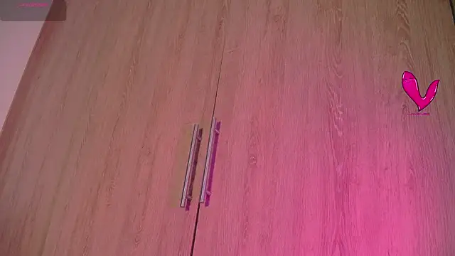 aidaadams online show from October 24, 2025, 11:28 am