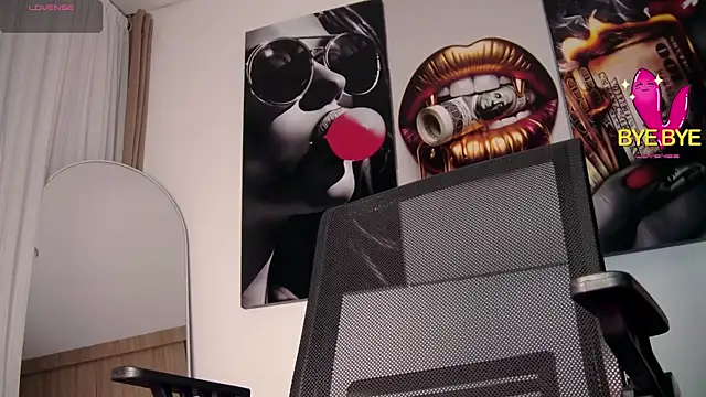 aidaadams online show from December 22, 2025, 10:01 am