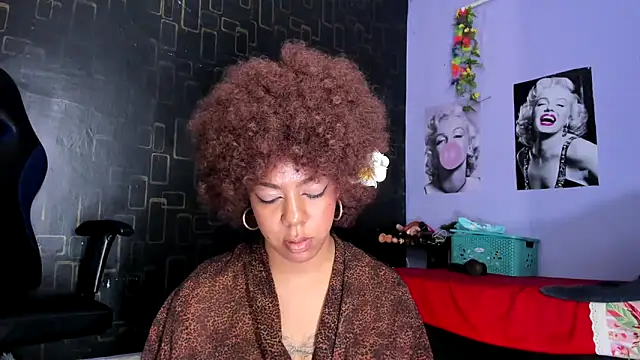 Alika01 online show from February 13, 2025, 9:49 pm