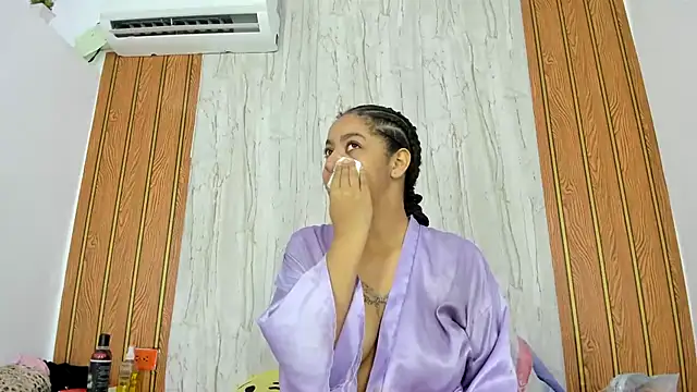 Alika01 online show from October 7, 2025, 1:52 pm