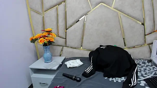 Kloe Candy1 online show from November 12, 2025, 5:19 am