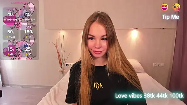 Snapshot of Tracy-Taylor chatting on January 30, 2025, 12:18 am Tracy-Taylor online show from January 30, 2025, 12:18 am